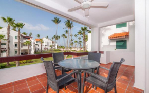 Lovely 2bdrm Ocean View in centric beach residence / private beach